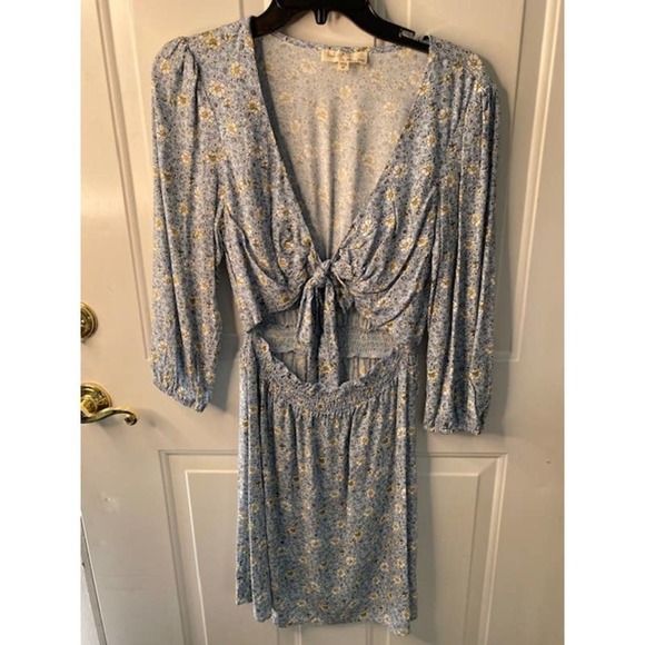Bebop be you be free Floral Dress Tie Front with Cup Out Size Medium NWOTs - Picture 1 of 8